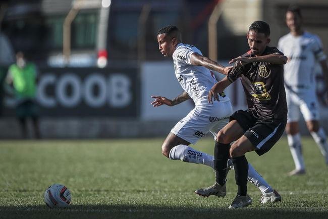 Fotos do jogo entre Democrata-GV e Atltico, pelo Campeonato Mineiro
