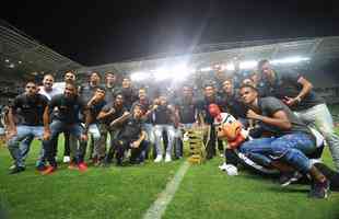 Antes de a bola rolar, campees da Taa BH Sub-17 com o Galinho foram homenageados no Horto