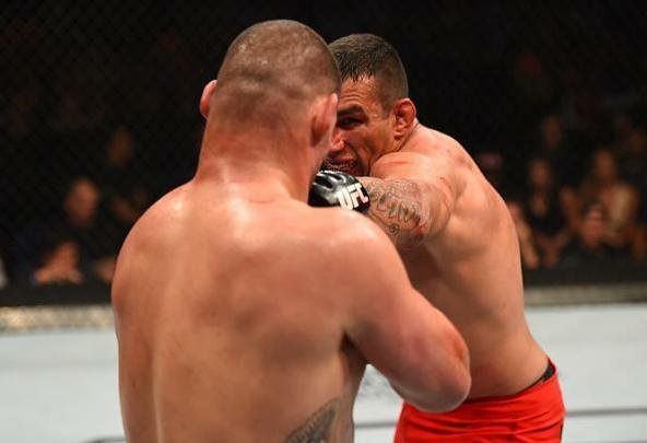 Fotos da vitória arrasadora de Fabrício Werdum sobre Cain Velasquez
