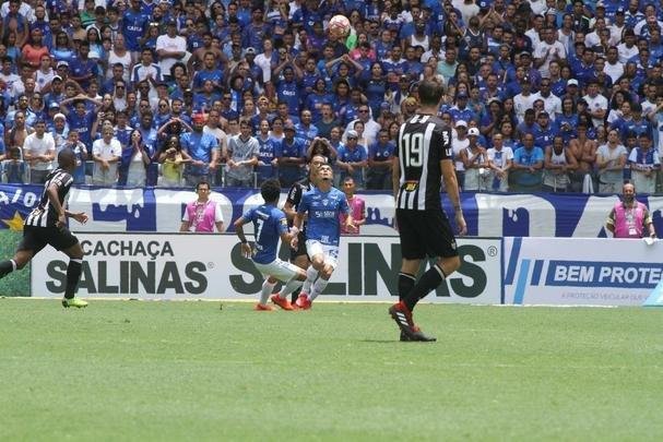 Fred abriu o placar para o Cruzeiro aos 15 minutos do segundo tempo em cobrana de pnalti
