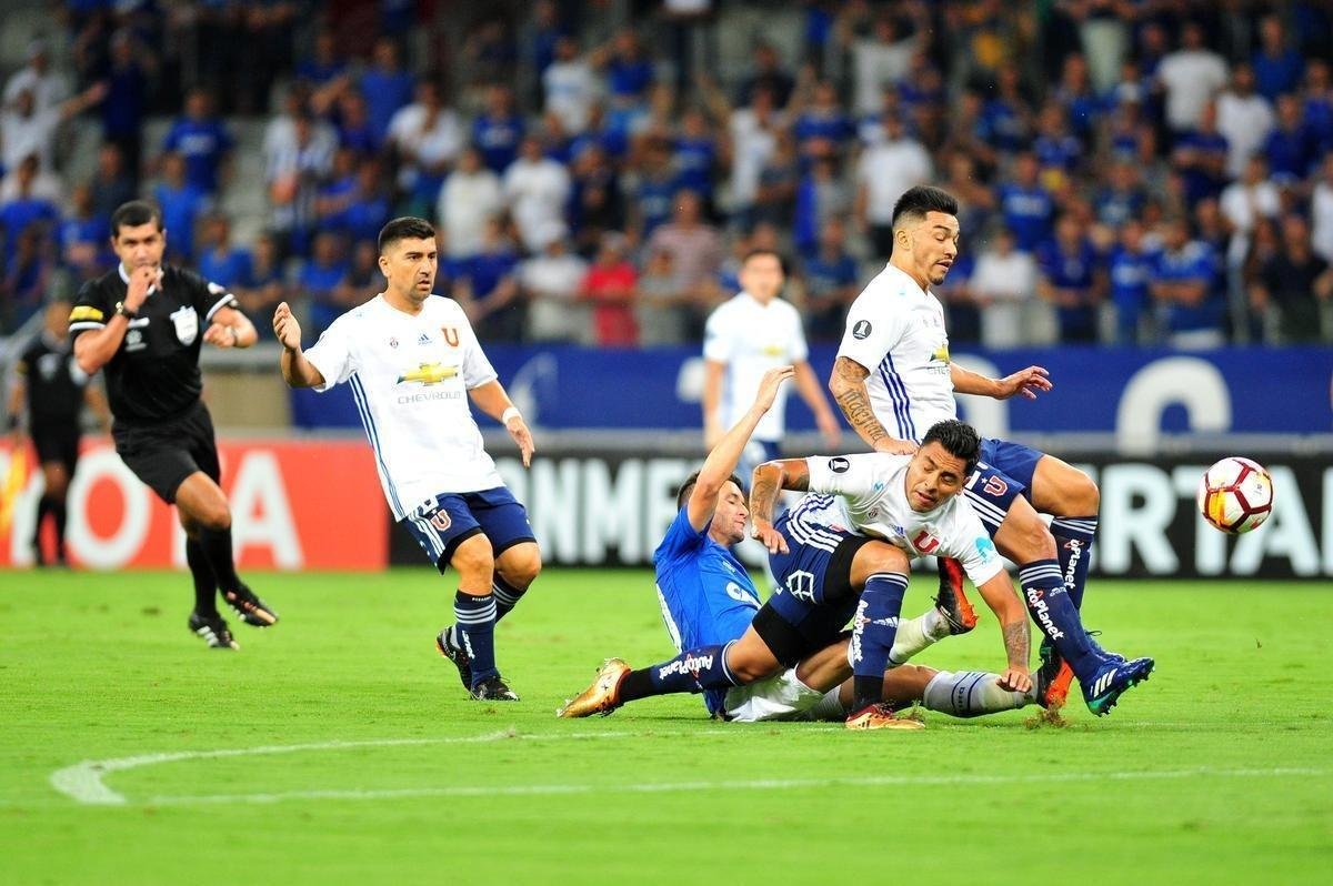 Fotos do duelo entre Cruzeiro e La U, no Mineiro, pelo Grupo 5 da Copa Libertadores