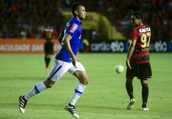 Imagens do jogo entre Sport e Cruzeiro na Ilha do Retiro