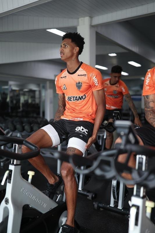 O Atltico realizou, nesta quinta-feira (10), a primeira atividade visando o clssico com o Amrica, vlido pela 5 rodada do Campeonato Mineiro. Com titulares em campo, o time de 'El Turco' Mohamed trabalhou para o confronto que ser disputado s 16h30 do sbado (12), no Estdio Independncia, em Belo Horizonte.