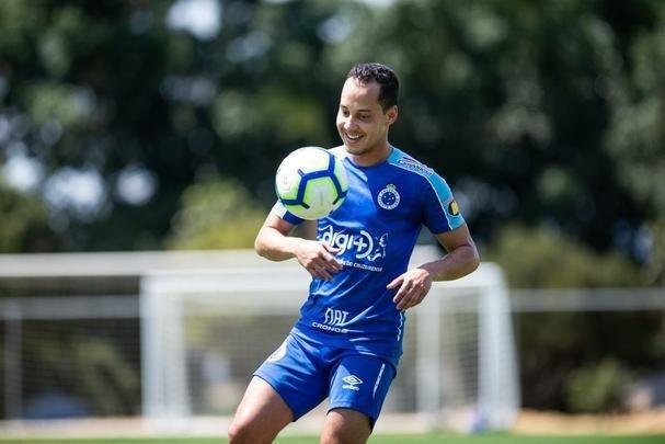 Cruzeiro treinou neste sbado na Toca da Raposa II e concluiu preparao para jogo com o Grmio, neste domingo, s 11h, no Independncia, pela 18 rodada do Brasileiro