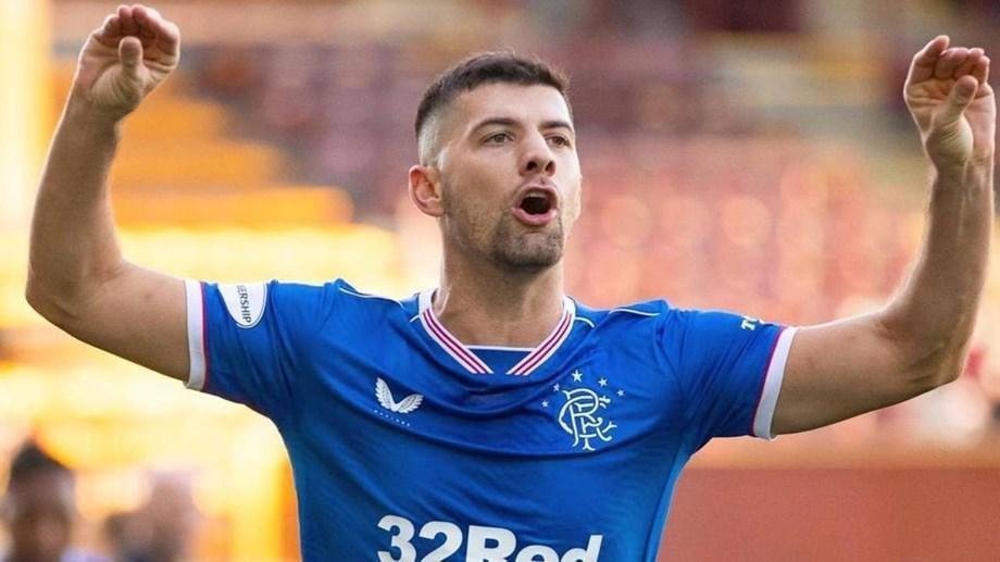 Jordan Jones (foto) e George Edmundson - Jogadores do Rangers foram flagrados em uma festa no início de novembro. A polícia interrompeu a celebração e multou os envolvidos. O Rangers suspendeu os jogadores.