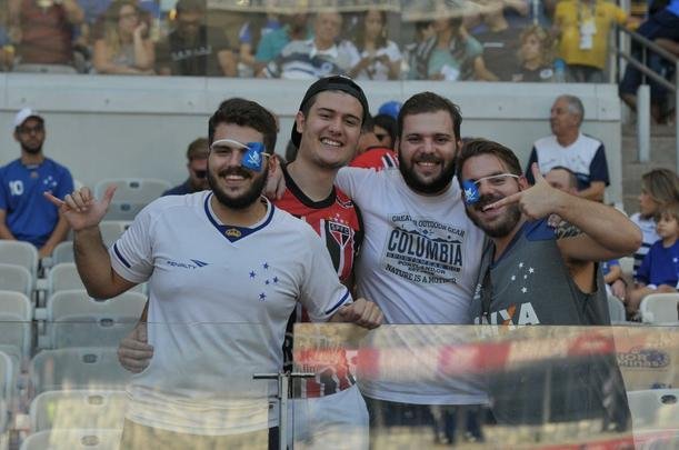 Imagens das torcidas de Cruzeiro e So Paulo no Mineiro