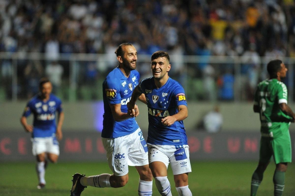 Com gols de Thiago Neves, Arrascaeta e Ded, Cruzeiro goleou a Chapecoense por 3 a 0