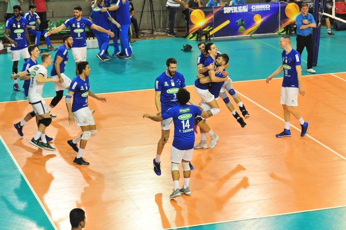 Final no Ginsio do Riacho foi marcada por muito equilbrio, mas prevaleceu maior qualidade do Cruzeiro