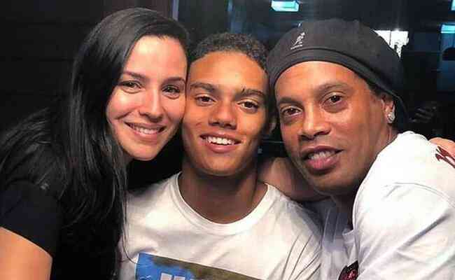 Janana Mendes e Ronaldinho, me e pai de Joo Mendes