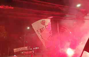 Torcedores do Atltico protestaram em frente  sede do clube nesta segunda-feira (21/11)