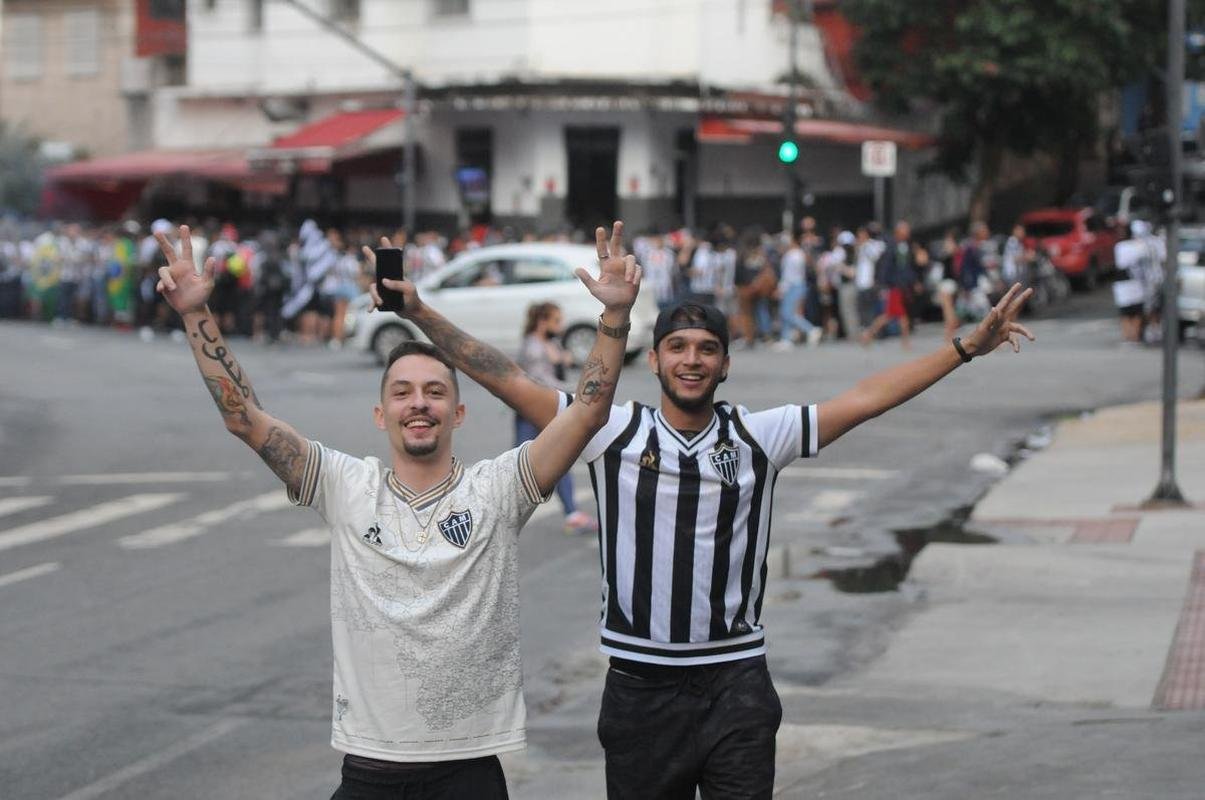 Atleticanos no Bar do Salomo, em BH, durante jogo contra o Bahia. Depois da vitria por 3 a 2 houve muita festa pelo ttulo brasileiro