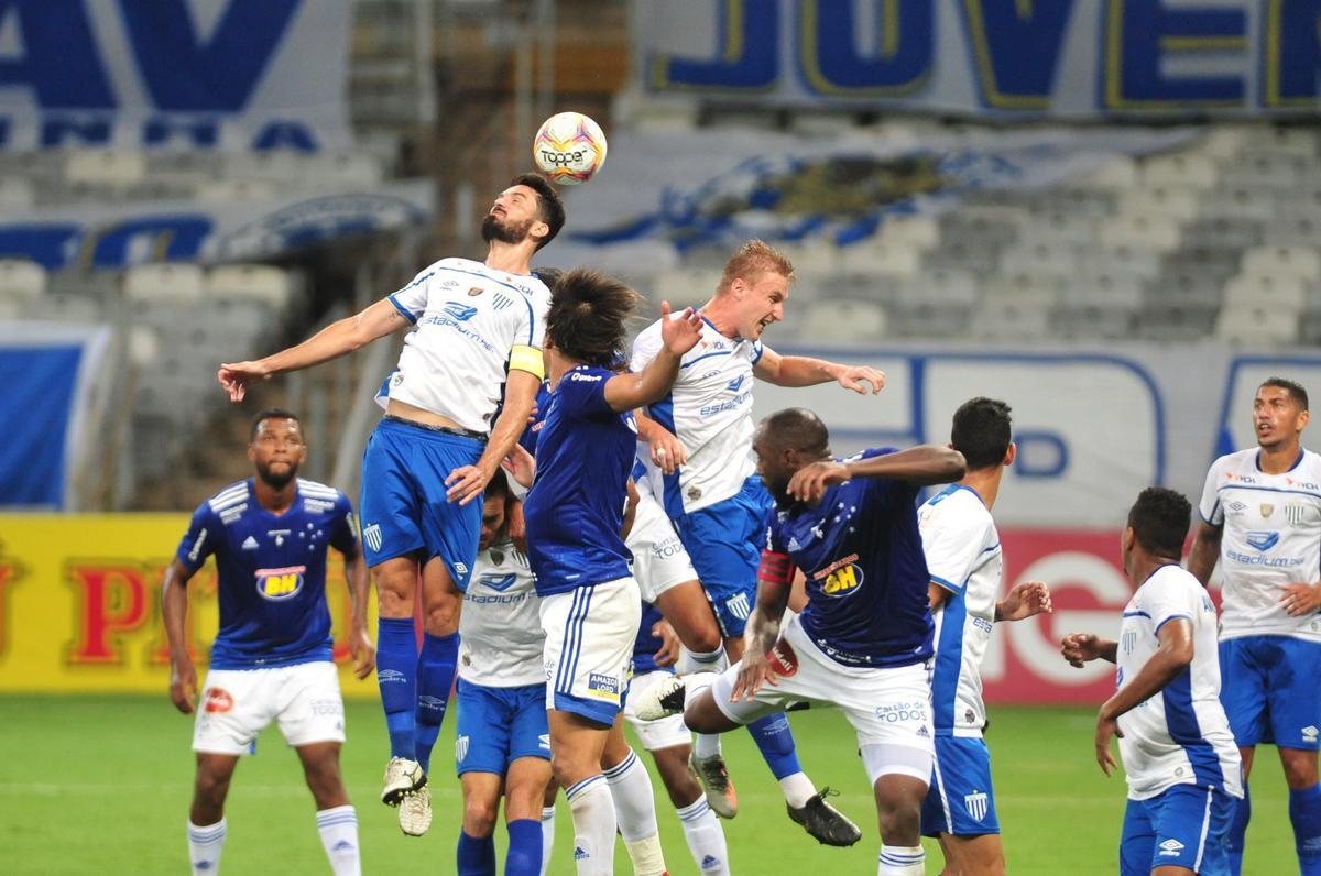 Fotos da derrota do Cruzeiro para o Ava, por 1 a 0, no Mineiro, pela 11 rodada da Srie B do Brasileiro