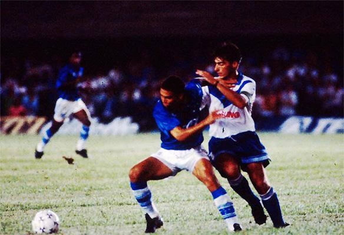 Ronaldo disputou a Libertadores 94, em grupo com Vlez (foto), Boca e Palmeiras