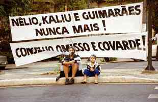 Em 2003, torcedores do Atltico e representantes de torcidas organizadas fizeram manifestao contra  diretoria do clube. Nlio Brant, Alexandre Kalil e Ricardo Guimares eram os alvos.Torcedores estavam na bronca porque naquele ano o Cruzeiro, maior rival do Galo, venceu a Trplice Coroa (Mineiro, Brasileiro e Copa do Brasil).