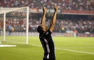 Atl�tico saiu atr�s, conseguiu virada com R�ger Guedes e Ricardo Oliveira, mas cedeu empate no Morumbi
