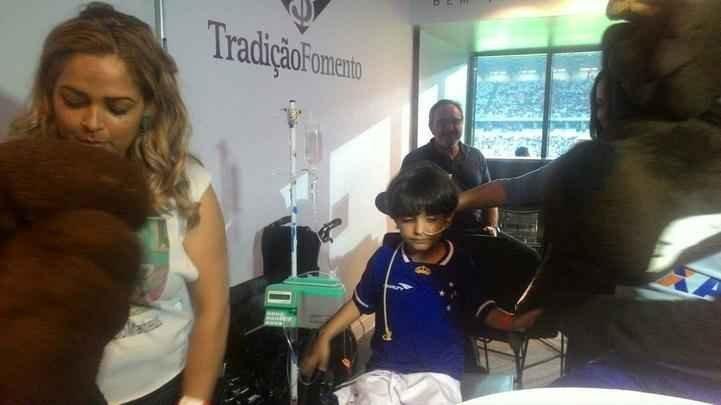 Matheus recebeu a visita de Raposo e Raposinho em camarote do Mineiro