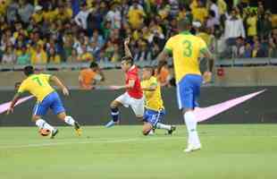 No primeiro jogo no Mineiro, em amistoso pela Seleo Chilena contra o Brasil, Eduardo Vargas fez um golao. Quando o placar apontava 2 a 1 para os donos da casa, o atacante recebeu na intermediria, passou por Jadson e acertou lindo chute, sem chances para Diego Cavalieri, garantindo o empate no Gigante da Pampulha.