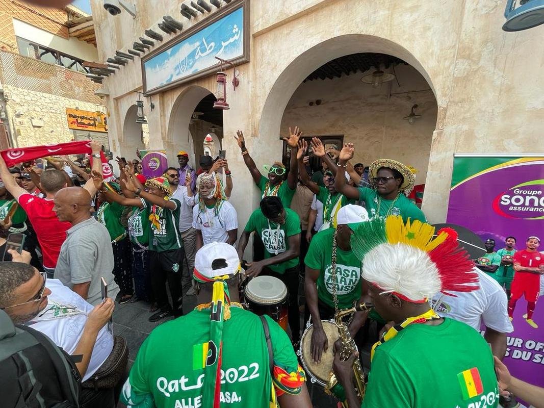 Torcidas da Copa do Mundo de 2022 tm se encontrado no Souq Waqif, tradicional mercado em Doha, no Catar.