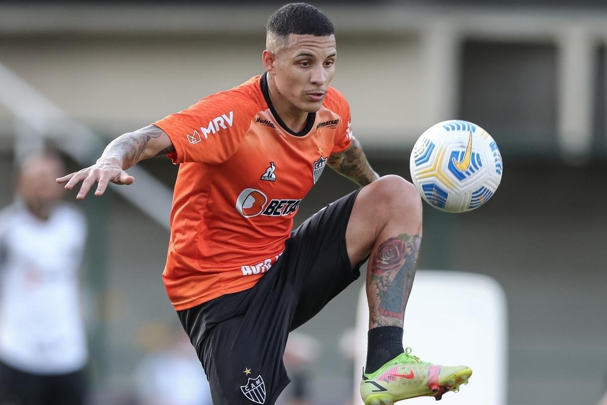 Com Guilherme Arana de volta, Cuca comanda atividade na Cidade do Galo