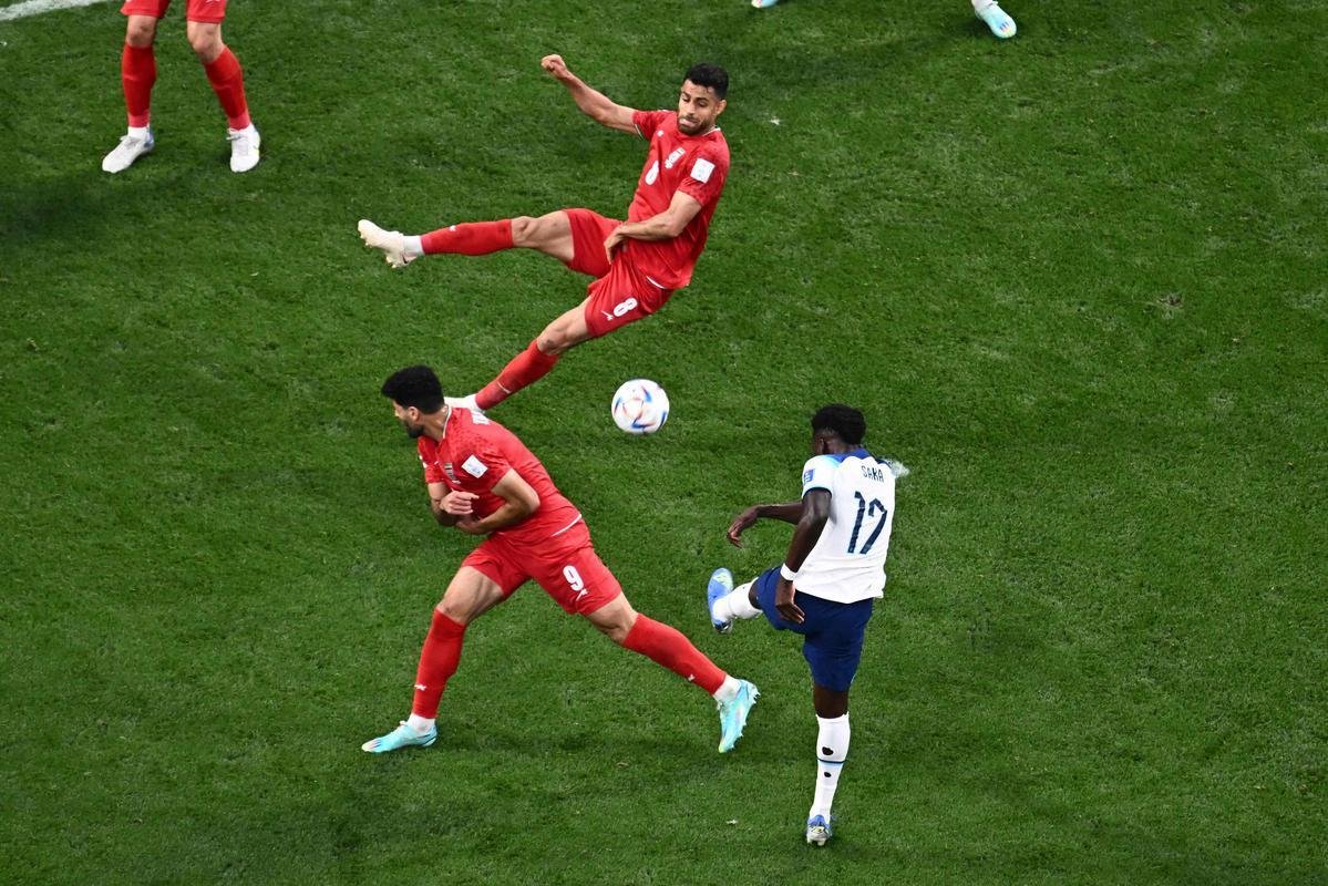 Inglaterra e Ir, no primeiro jogo do Grupo B da Copa do Mundo.