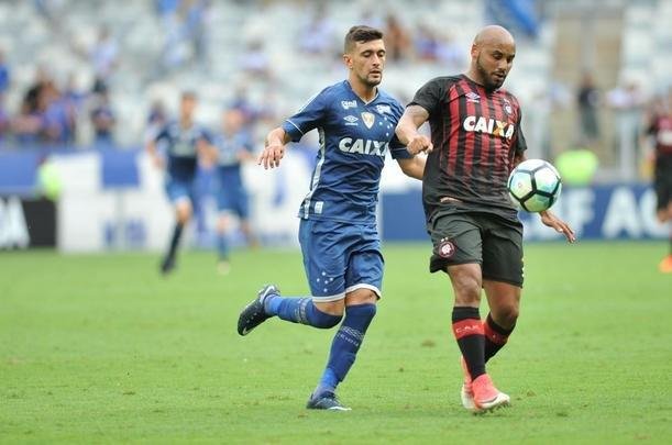 Fotos do jogo entre Cruzeiro e Atltico-PR, no Mineiro, pela 32 rodada do Brasileiro