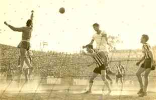 34 - Áureo - 61 gols em 130 jogos (1950 a 1956)