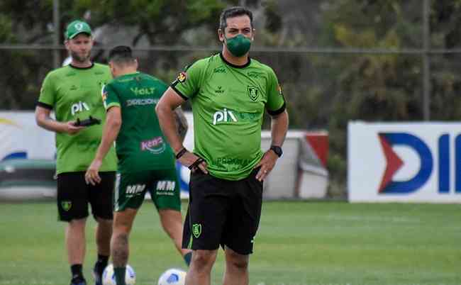 Marquinhos Santos não terá dois titulares para a partida