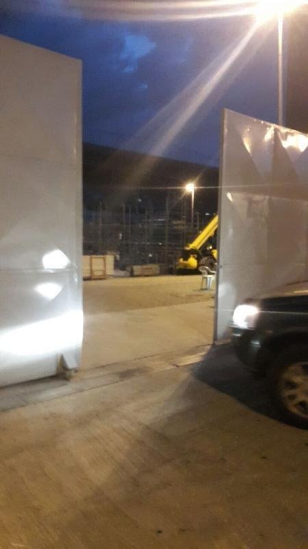 Arquibancada mvel est sendo erguida ao lado dos vestirios do Independncia