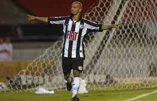 19 - Marques 2001/2002, 2005/2006 e 2008/2009/2010 - 188 jogos / 59 gols - 0,31 por jogo