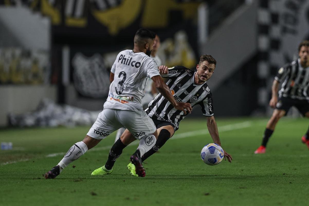 Fotos do jogo entre Santos e Atltico, na Vila Belmiro, em Santos, pela stima rodada do Campeonato Brasileiro de 2021