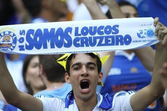 Torcida cruzeirense comea a festa dentro do estdio antes da partida decisiva contra o Grmio