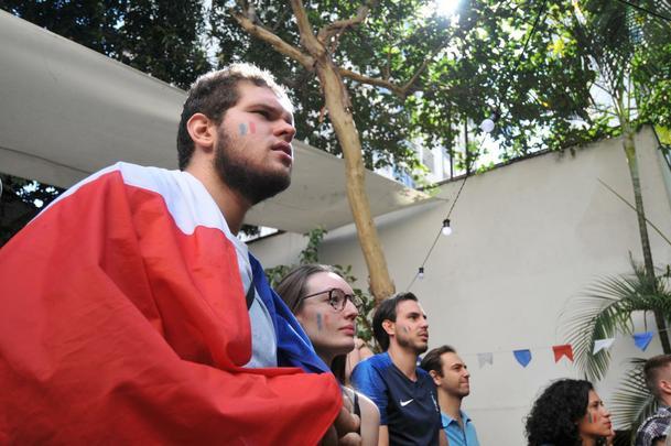 Franceses foram  loucura, em BH, com bicampeonato mundial da seleo na Rssia