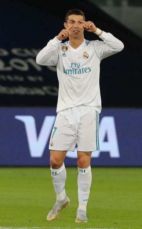 Cristiano Ronaldo marcou gol do Real de falta e deu ttulo mundial ao clube espanhol