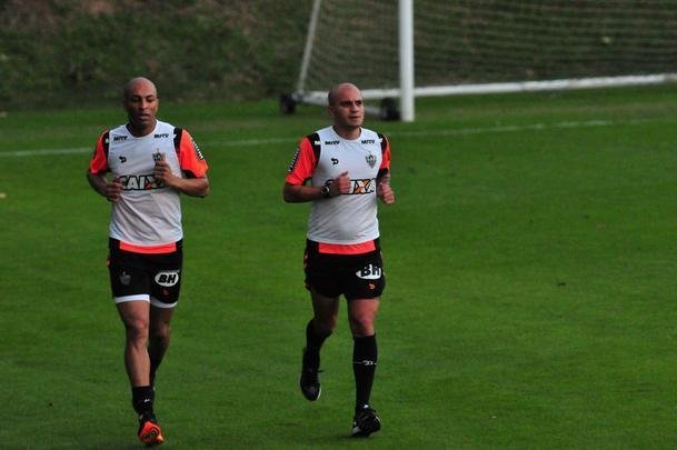 Lateral-esquerdo assinou contrato com o Atltico at o fim de 2018 e foi apresentado oficialmente