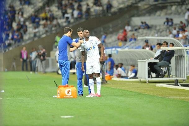 Imagens da torcida e da partida entre Cruzeiro e Santos, no Mineiro