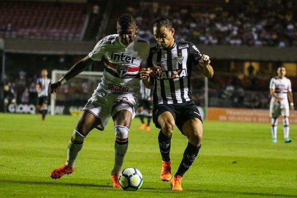 Atlético saiu atrás, conseguiu virada com Róger Guedes e Ricardo Oliveira, mas cedeu empate no Morumbi