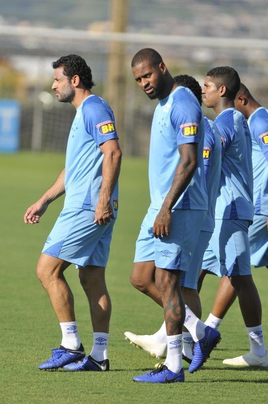 Treino do Cruzeiro nesta segunda marcou o batismo do colombiano Luis Orejuela, reforo para 2019