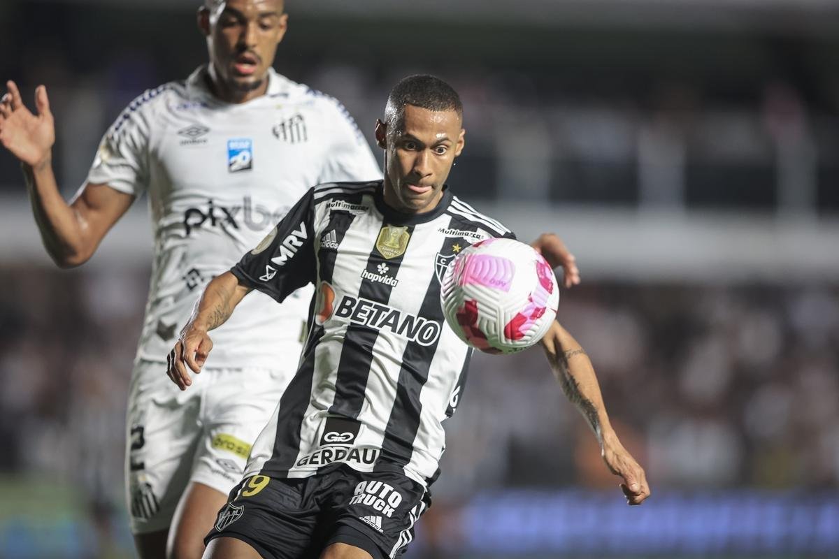 Fotos do jogo entre Santos e Atltico na Vila Belmiro, em Santos, pela 30 rodada do Campeonato Brasileiro