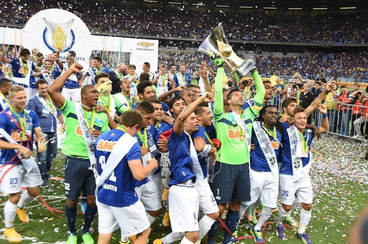 Capit�o F�bio voltou a erguer o trof�u de campe�o brasileiro em 2014