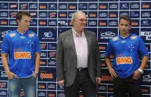 Duas das principais contratações do Cruzeiro em 2013, Dagoberto e Everton Ribeiro foram apresentados na Toca da Raposa I pelo presidente Gilvan de Pinho Tavares. O atacante defendia o Internacional, enquanto o meia veio do Coritiba