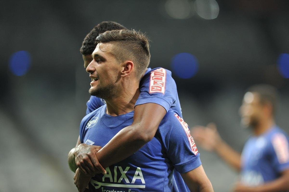 Raniel e De Arrascaeta marcaram os gols da vitria cruzeirense no Mineiro