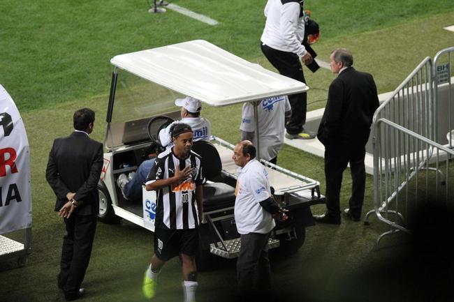 Ronaldinho pode ter feito, contra o Lans, na despedida da Recopa, o seu ltimo jogo pelo Atltico