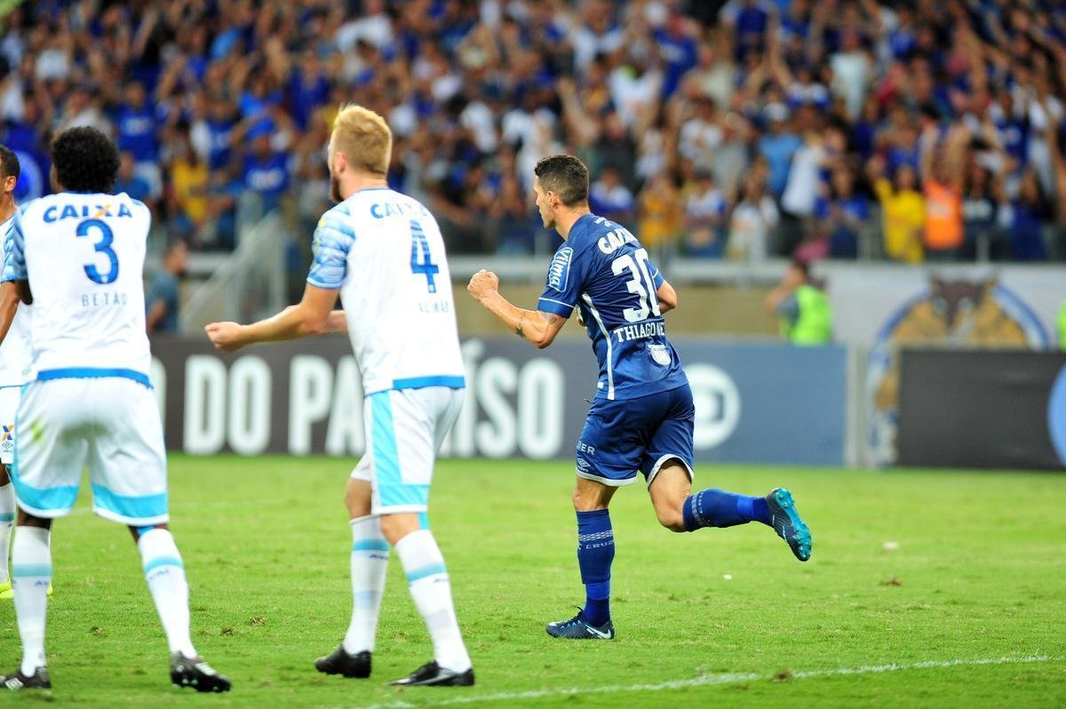 Fotos de Cruzeiro 2x2 Ava, no Mineiro, pela 35 rodada do Campeonato Brasileiro