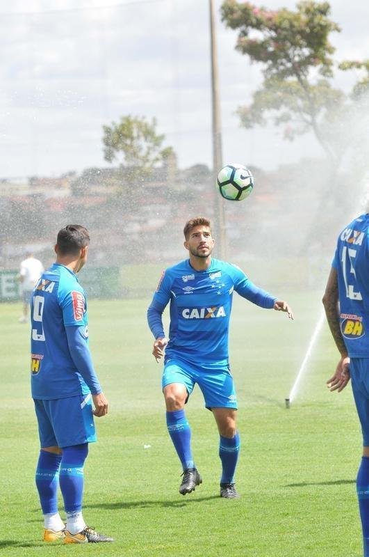 Auxiliares de Mano Menezes comandaram treino tcnico; times foram montados, mas jogadores no tiveram posio fixa no campo