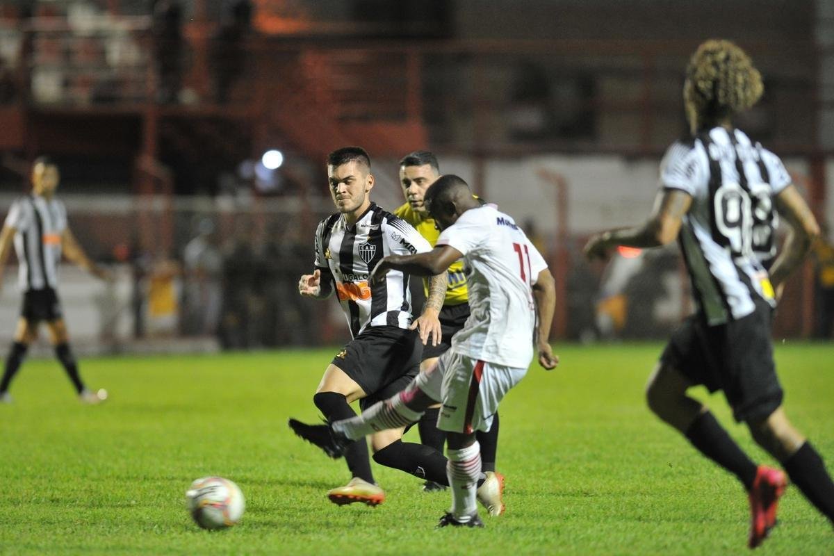 Villa Nova e Atltico se enfrentaram no Alapo do Bonfim, em Nova Lima, pelo Campeonato Mineiro