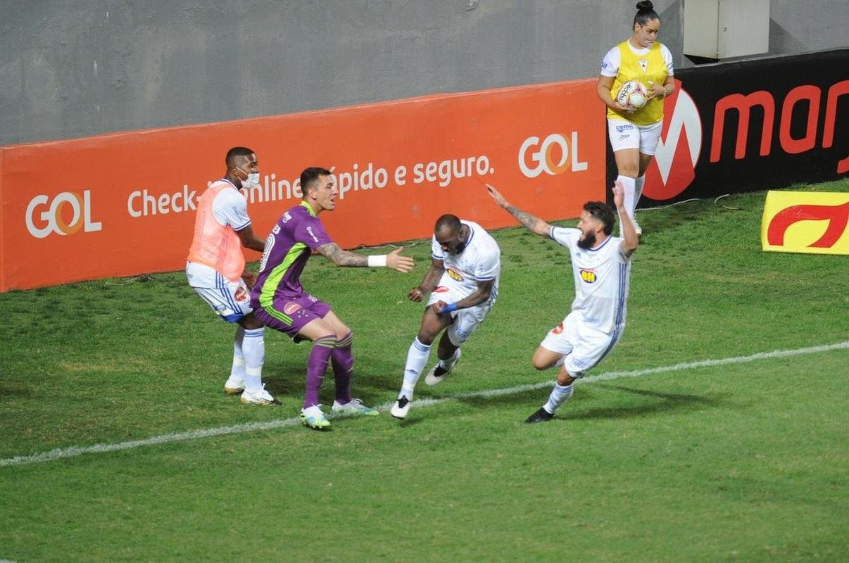 Fotos do jogo entre Amrica e Cruzeiro, no Independncia, em Belo Horizonte, pela 25 rodada da Srie B do Brasileiro