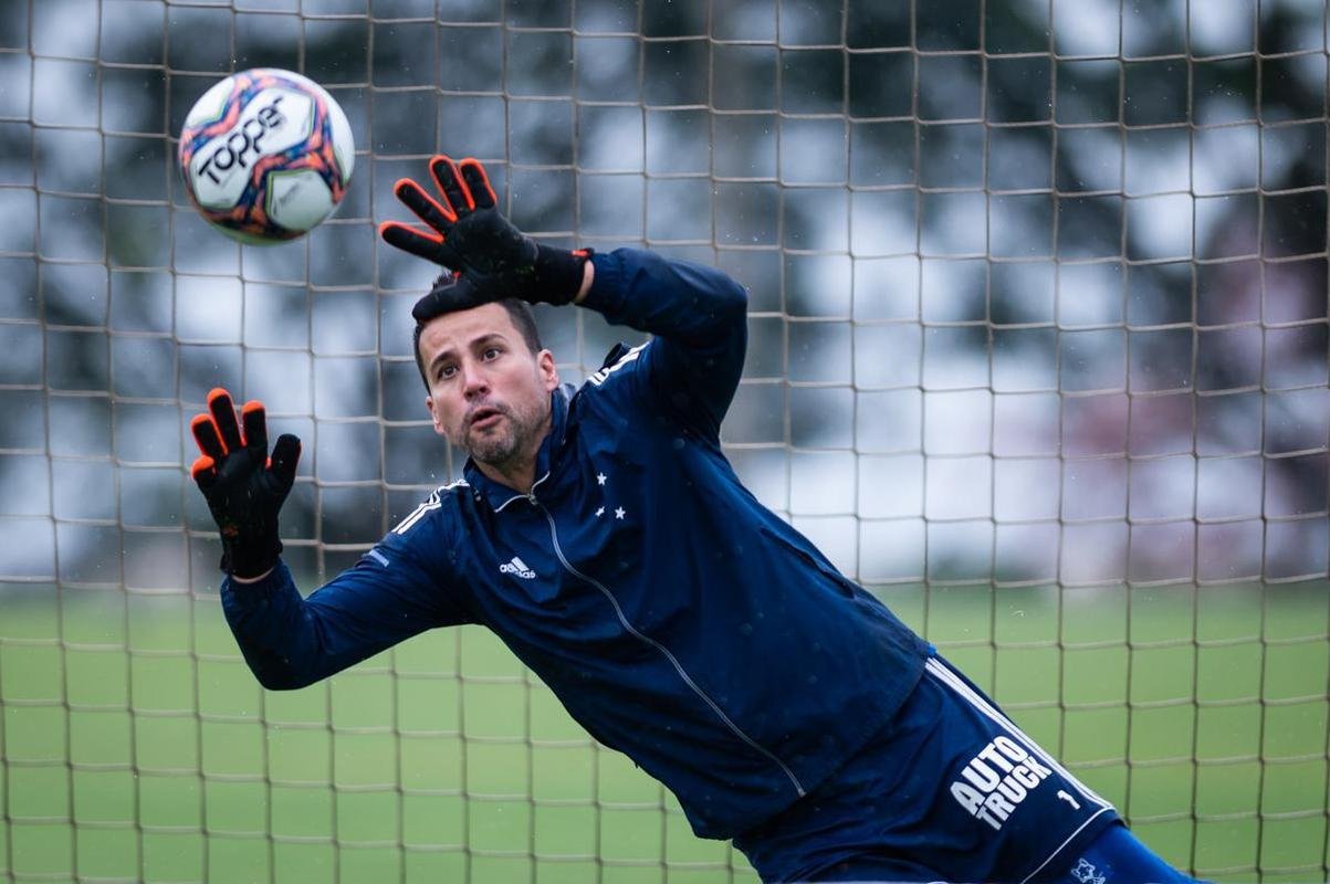 Jogadores do Cruzeiro treinaram na manh deste domingo na Toca da Raposa II