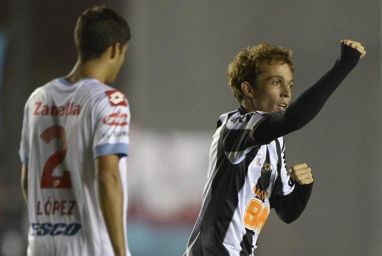 26/02/2013 - Arsenal (Argentina) 2 x 5 Atltico - Bernard marcou trs gols pelo Galo