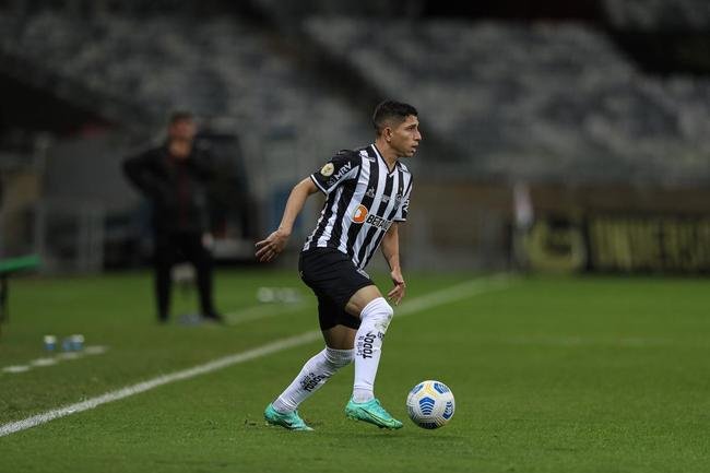 3� Savarino - 9 assist�ncias
