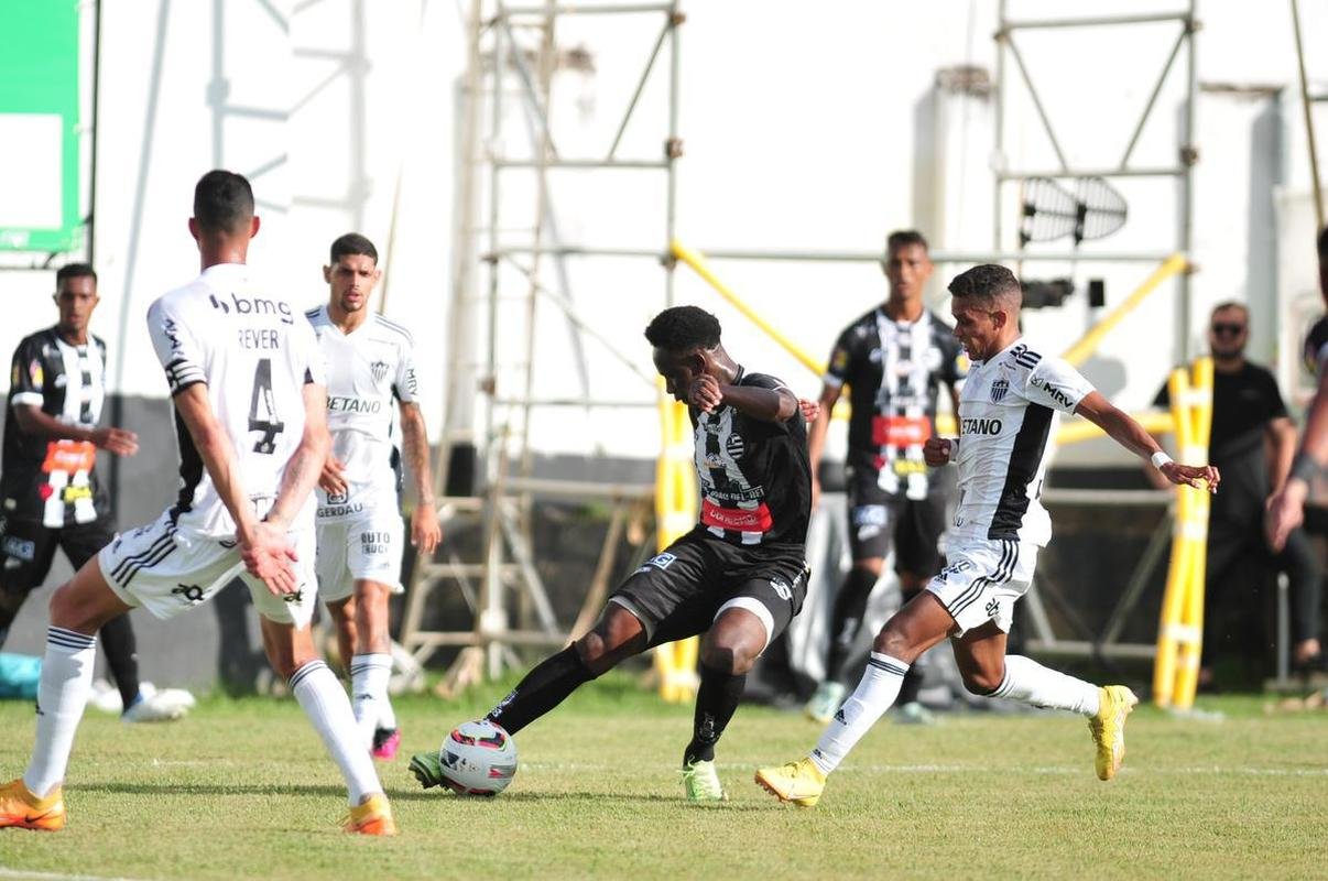 Fotos do jogo entre Athletic x Atltico, pelo Campeonato Mineiro